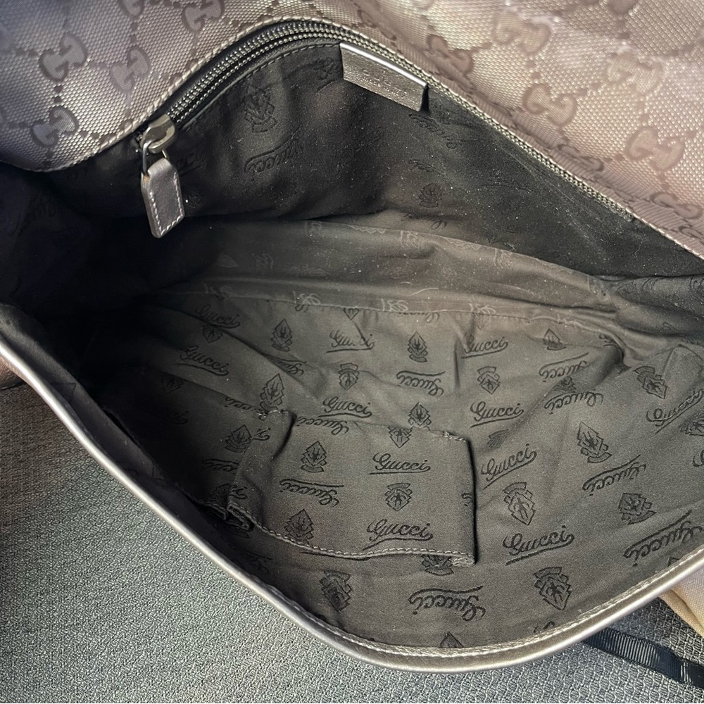 Gucci Imprime Coated Canvas Buckle Flap Messenger Bag - Metallic Gray - Preowned - Picture 7 of 15